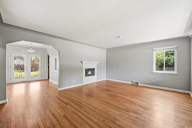 Building Photo - $2,400.95 with $300 off the first month's rent, 2 Beds - 1 Bath, Single Family Home in Denver wit...