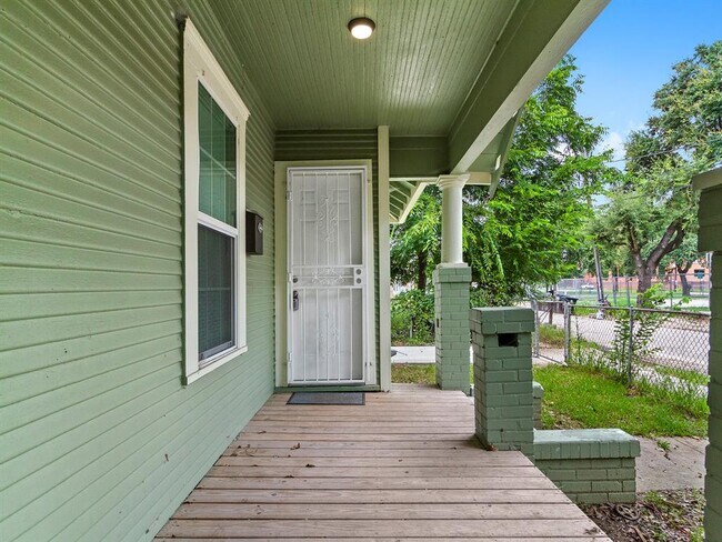 Foto del edificio - 2814 Francis St