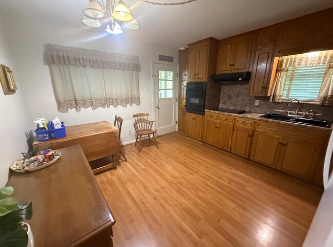 Building Photo - 18 E Zenith Ave