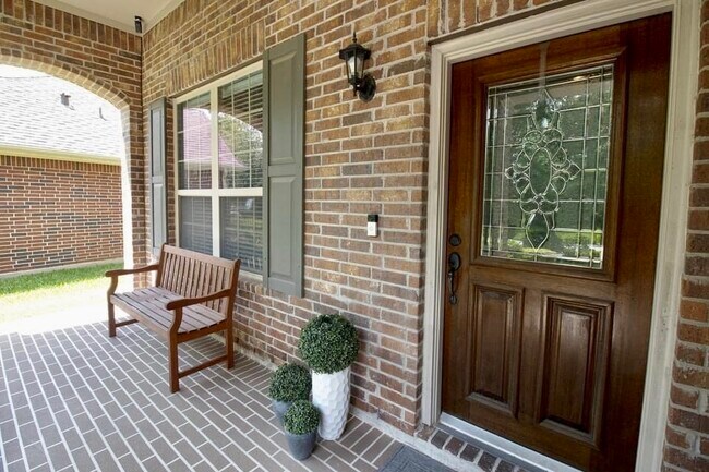 Foto del edificio - 99 Sagamore Ridge Pl