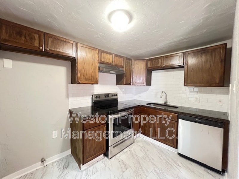 Primary Photo - 322 Reed Ave