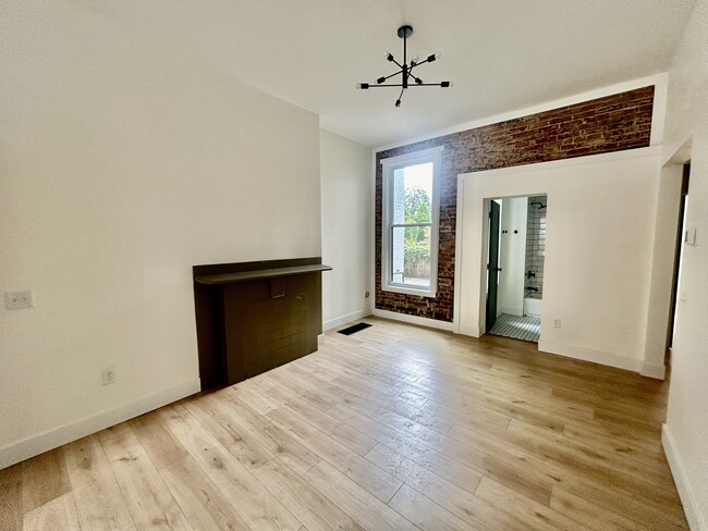 Building Photo - 2018 Forbes Ave