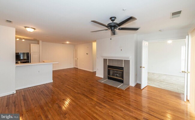 Building Photo - 3110 River Bend Ct