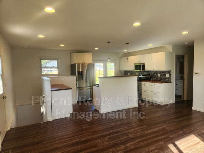 Building Photo - 342 Main St