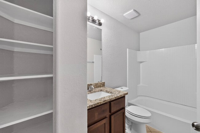 Foto del edificio - 6531 Luckey Sq