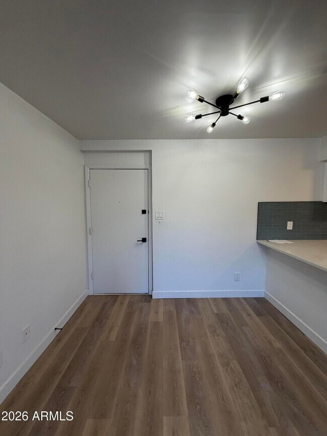 Foto del edificio - 302 E Monte Vista Rd