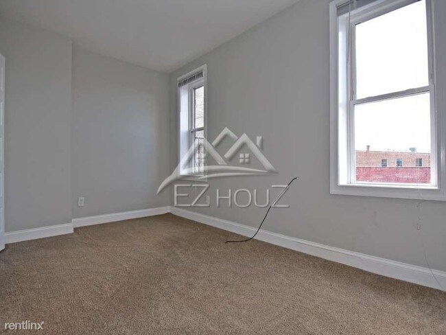 Building Photo - 1 br, 1 bath Apartment - 139 E North,301