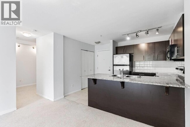 Building Photo - 11667-11667 Haney Byp