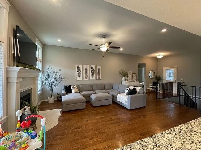 Foto del edificio - SPACIOUS OZARK HOME AVAILABLE AT A GREAT P...