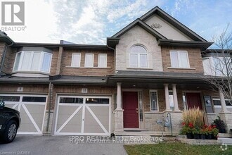 Building Photo - 10 Bloom Cres