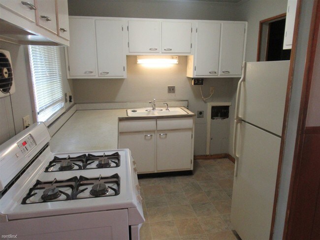 Foto del edificio - 4 br, 1 bath House - 4342 Kimball Ave