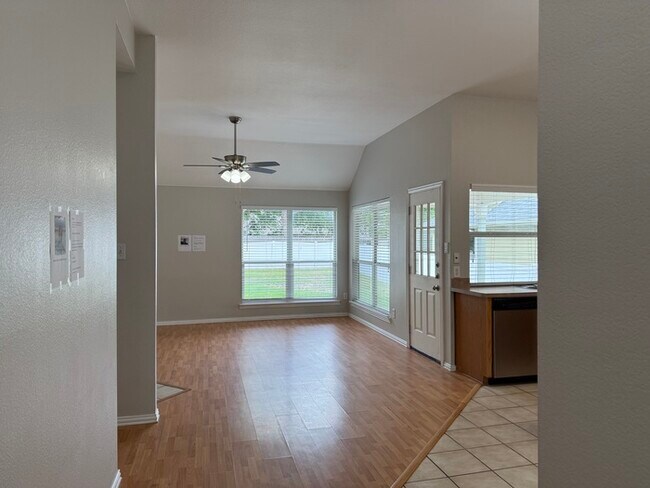 Building Photo - 413 Hilltop Dr