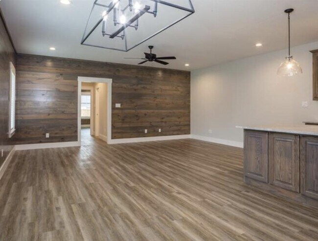 Foto del edificio - 523 N Preston Ave