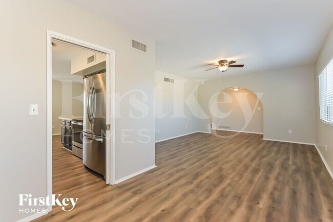 Foto del edificio - 9202 E 27th St