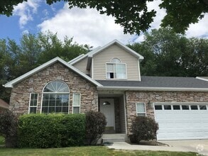 Building Photo - 916 Park Ridge Way