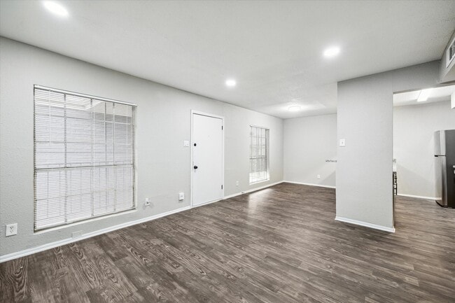 Foto del edificio - Spring Branch Gardens Apartments