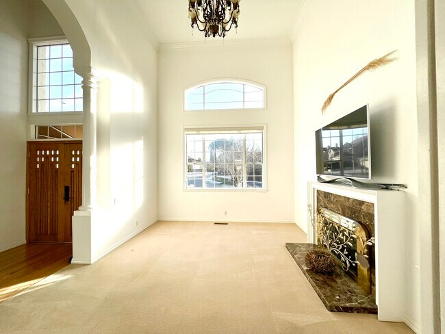 Living Room - 191 W Hunter Ln
