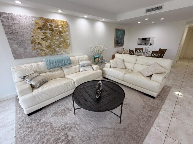 Foto del edificio - 5300 NE 24th Terrace