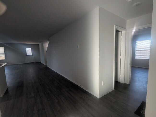 Foto del edificio - 1704 Dwelling Pl