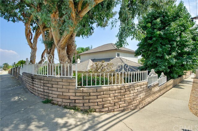 Foto del edificio - 8309 Hillside Rd
