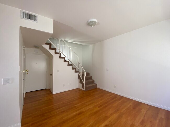 Foto del edificio - 6139 Fountain Ave