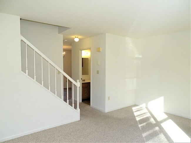 Building Photo - 215 Miller Rd