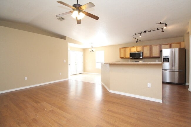 Building Photo - Corner Lot 3 Bedroom Home Off Gulf Beach H...