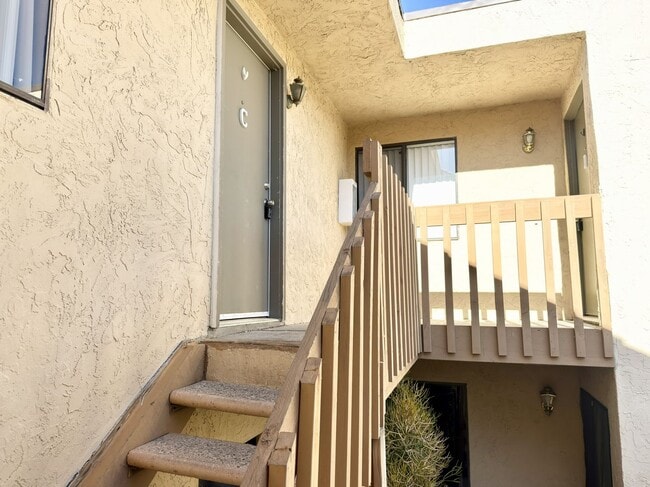 Foto del edificio - Spacious Upstairs Unit in Convenient Location!