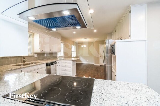 Foto del edificio - 5216 Morley Avenue