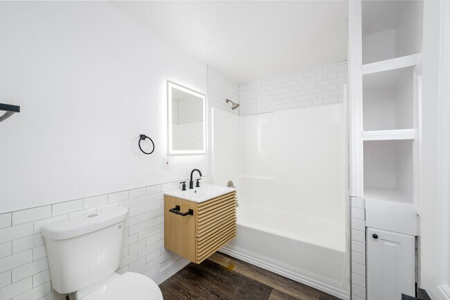 Foto del edificio - Detached 1 Bed 1 Bath Cottage