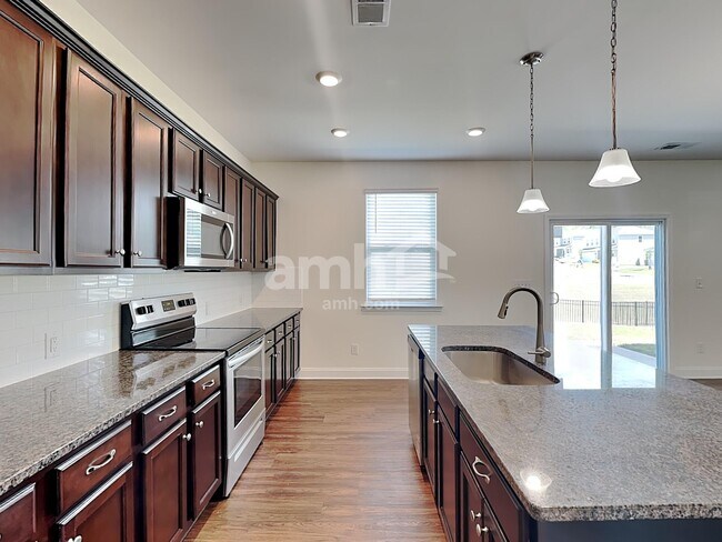 Foto del edificio - 145 Twin River Dr