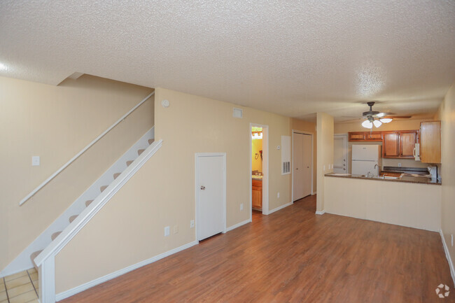 2BR, 1.5BA - 885SF - B1 - Highland Oaks