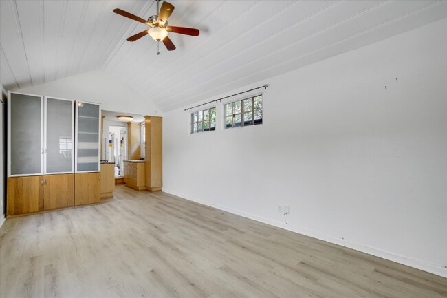 Foto del edificio - 1456 S Doheny Dr