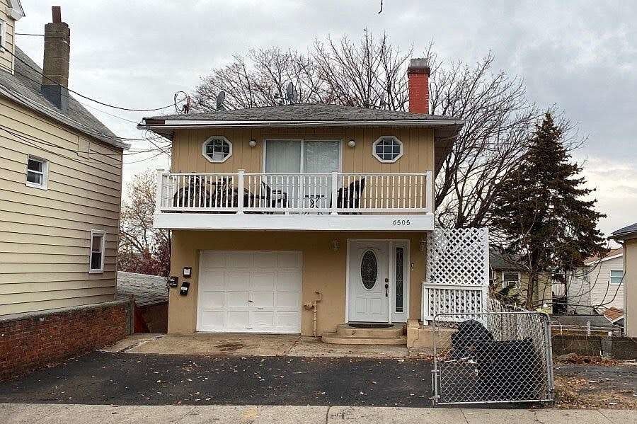 Foto principal - 6505 Grand Ave