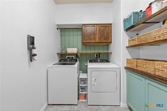Building Photo - 5221 Cicero Dr