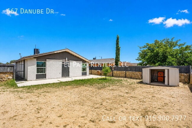 Building Photo - 667 Danube Dr