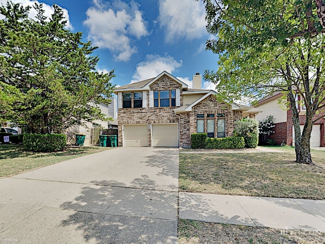Primary Photo - 916 Simon Dr