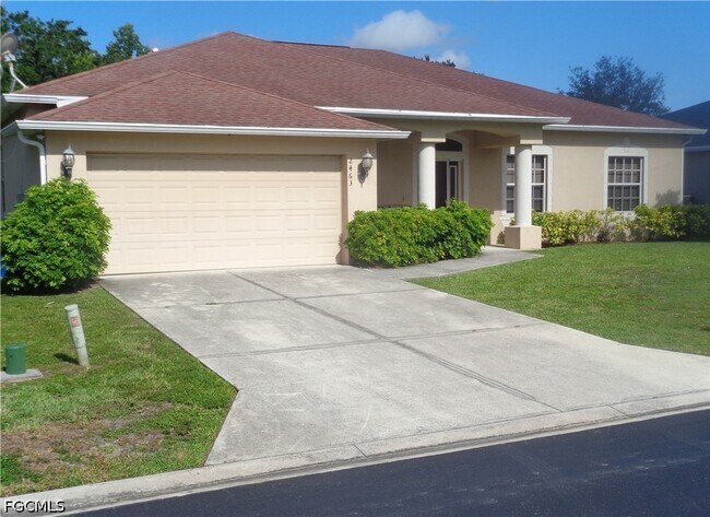 Foto del edificio - 2463 Nature Pointe Loop
