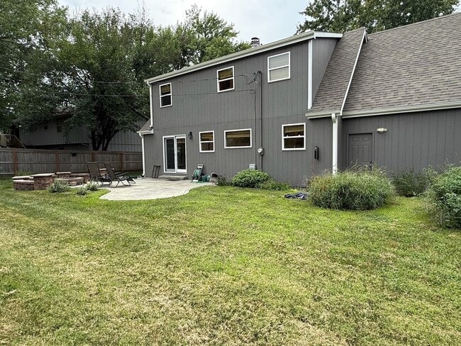 Building Photo - 4 bedroom 2.5 bath near Lake Shawnee