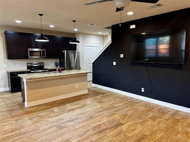 Foto del edificio - 315 Madison Oaks Ave