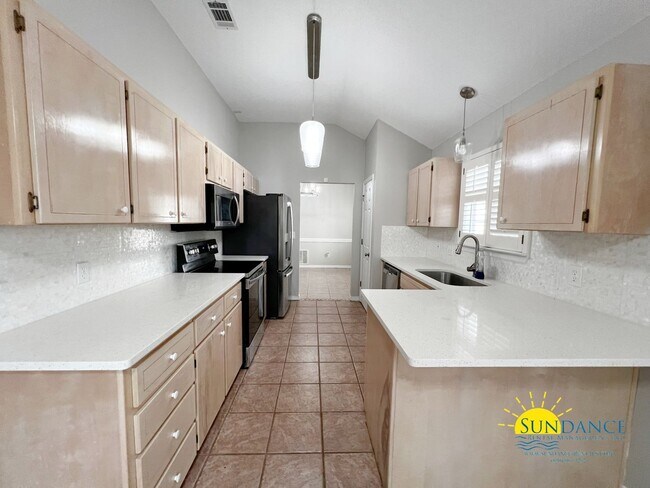 Foto del edificio - Sought after Stunning 3 Bedroom Home in Shalimar!