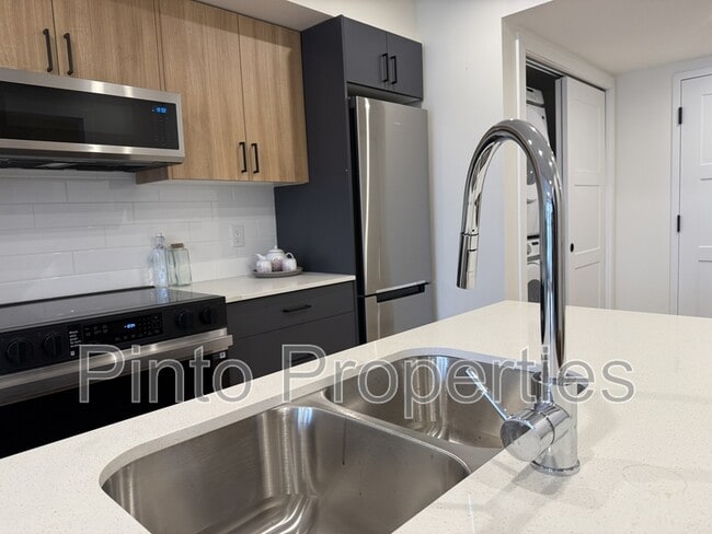 Building Photo - 8615-8108 108 St NW