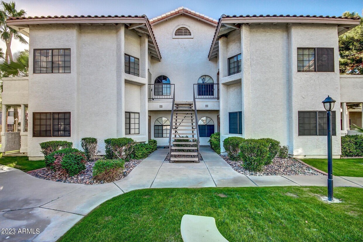 Primary Photo - 930 N Mesa Dr