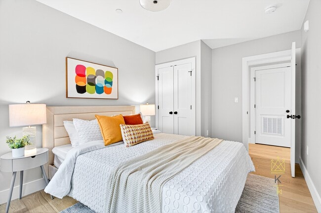 Building Photo - 584 Cambridge St