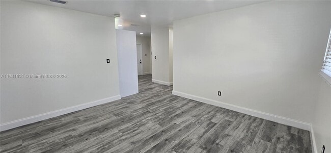 Foto del edificio - 9805 Marlin Rd