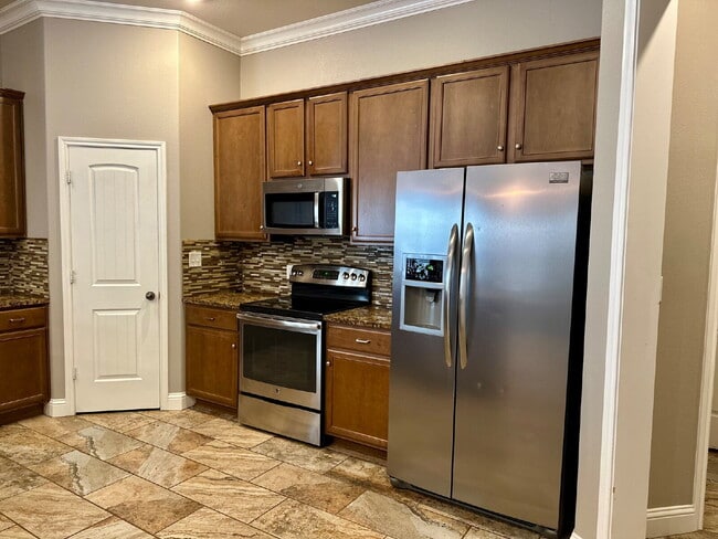 Building Photo - Beautiful 3/2/2 in South Lubbock!