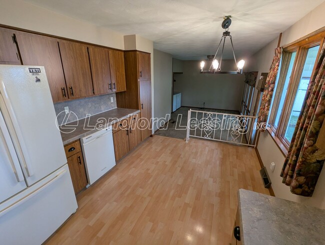 Foto del edificio - Charming 3-Bedroom Ranch with Spacious Lay...