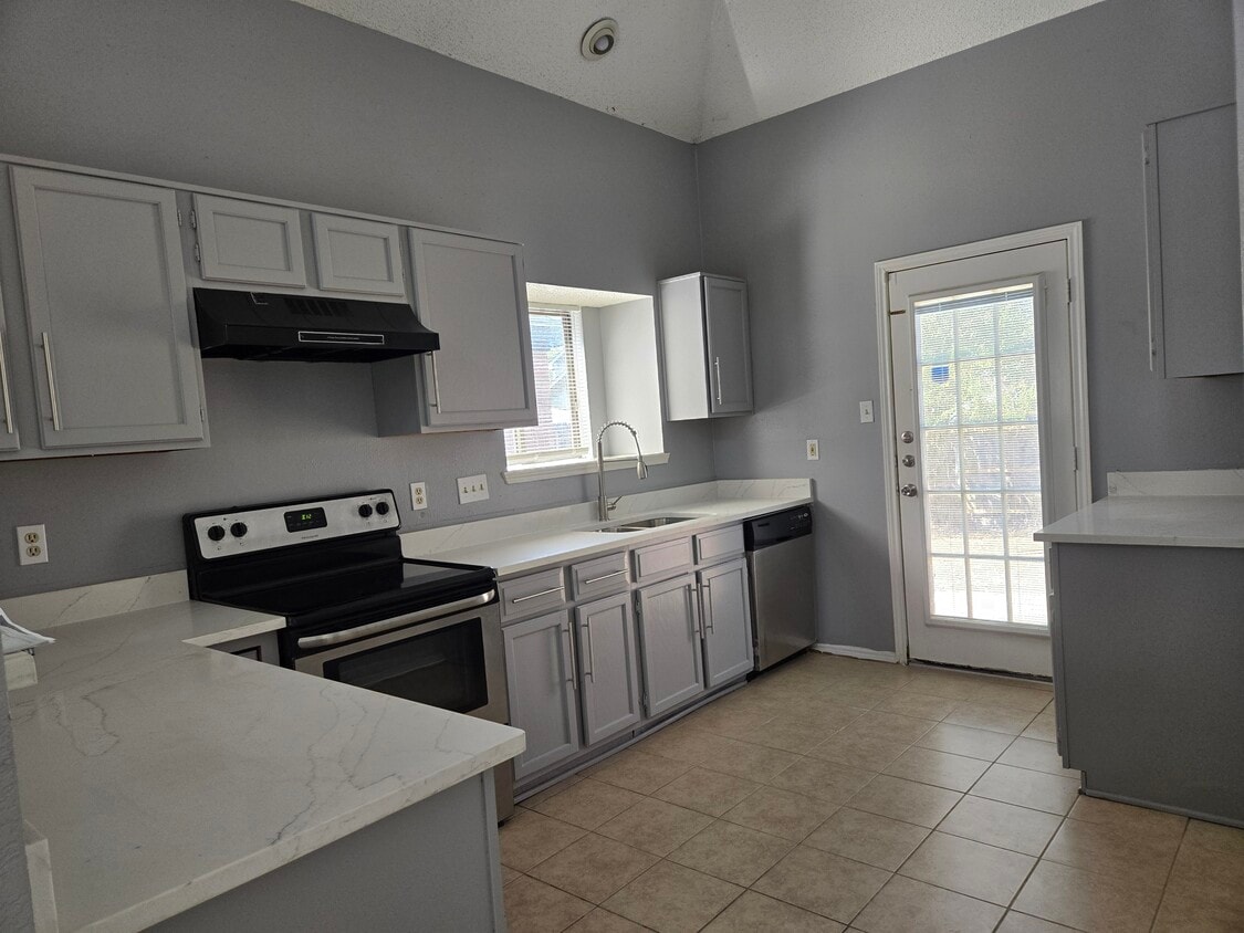 Foto principal - 2307 Weatherby Dr