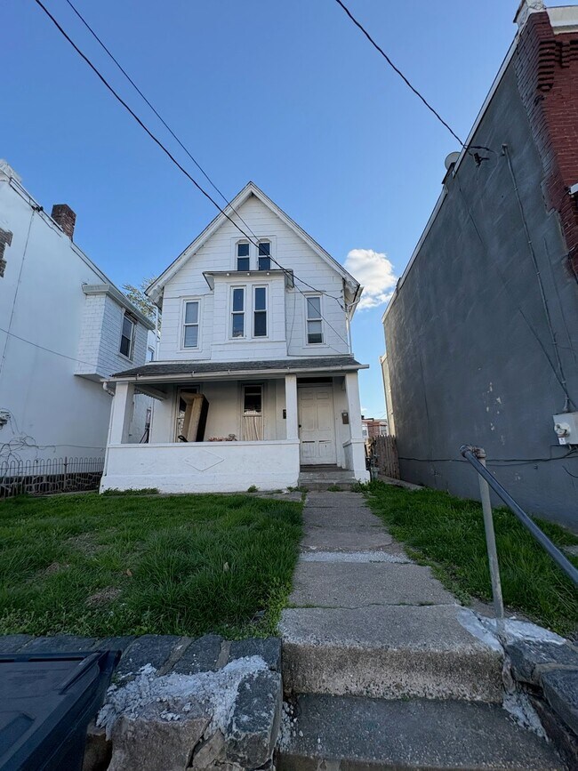 Building Photo - 1716 Lancaster Ave