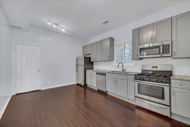 Building Photo - 4908 W Byron St